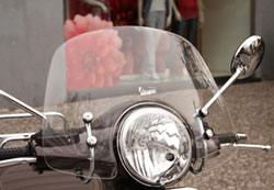 H    Vespa GTS 300       ,             ,       - , , ,     .
