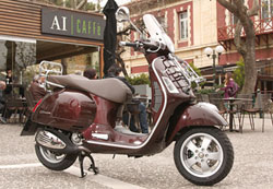 H    Vespa GTS 300       ,             ,       - , , ,     .
