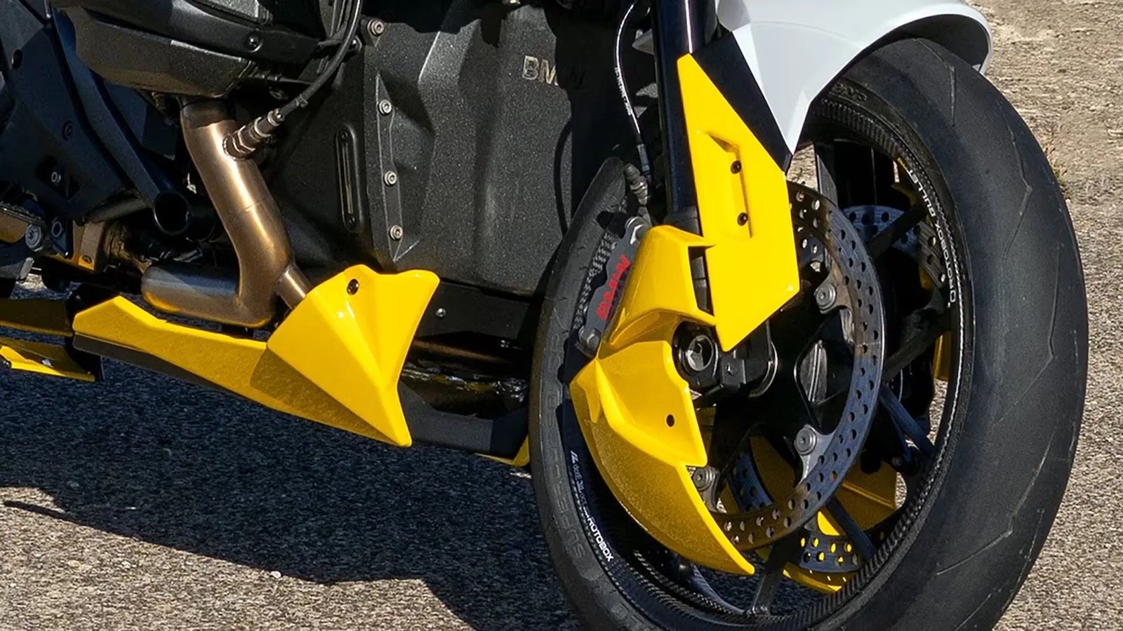 BMW R1300GS Pista: Αγνώριστη με αεροδυναμικό «κοστούμι» και στόχο τις επιδόσεις στην πίστα