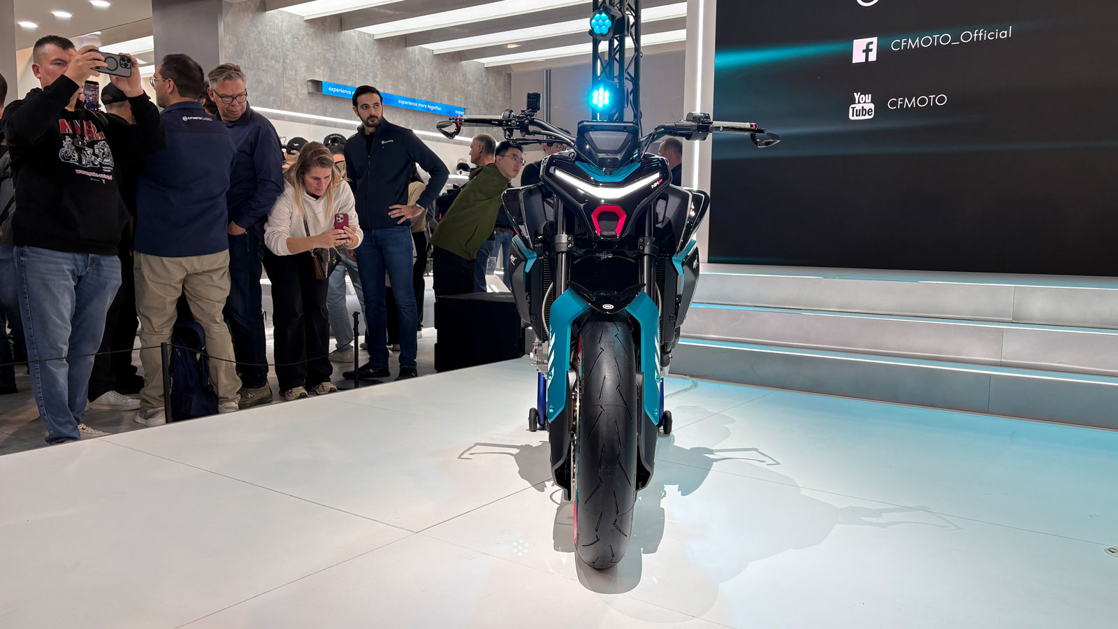EICMA 2025 - CFMoto 675NK GP: Με αναρτήσεις Ohlins, φρένα Brembo και αναβαθμισμένο κινητήρα