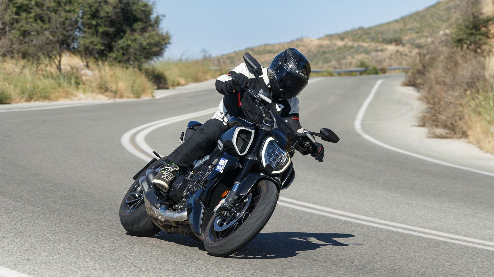 Από την πρώτη στιγμή παρουσίασης του, το Diavel διαμόρφωσε την δική του οπτική σ Από την πρώτη στιγμή παρουσίασης του, το Diavel διαμόρφωσε την δική του οπτική στην cruiser κατηγορία, επενδύοντας περισσότερο και στο κομμάτι της απόλαυσης.