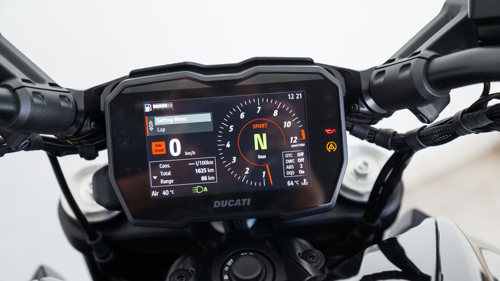 TFT οθόνη 5 ιντσών.