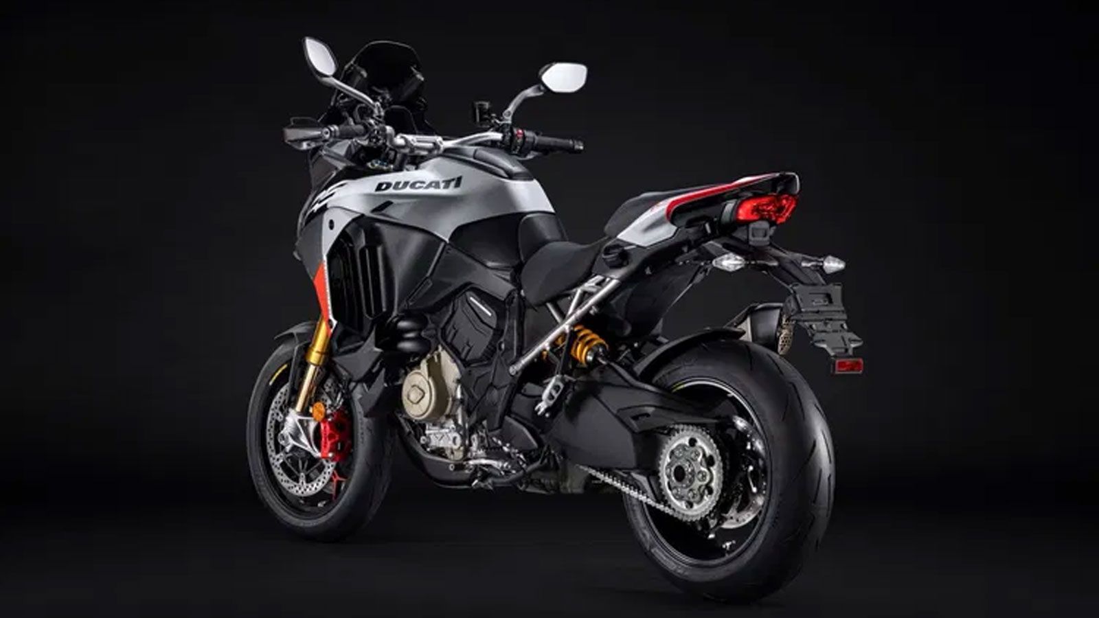 Οι ημι-ενεργές αναρτήσεις Öhlins Smart EC 2.0 προσφέρουν προγράμματα Track, Touring και Dynamic, ενώ τα φρένα της Panigale V4 με Brembo Stylema δαγκάνες και cornering ABS εξασφαλίζουν ακαριαία αί