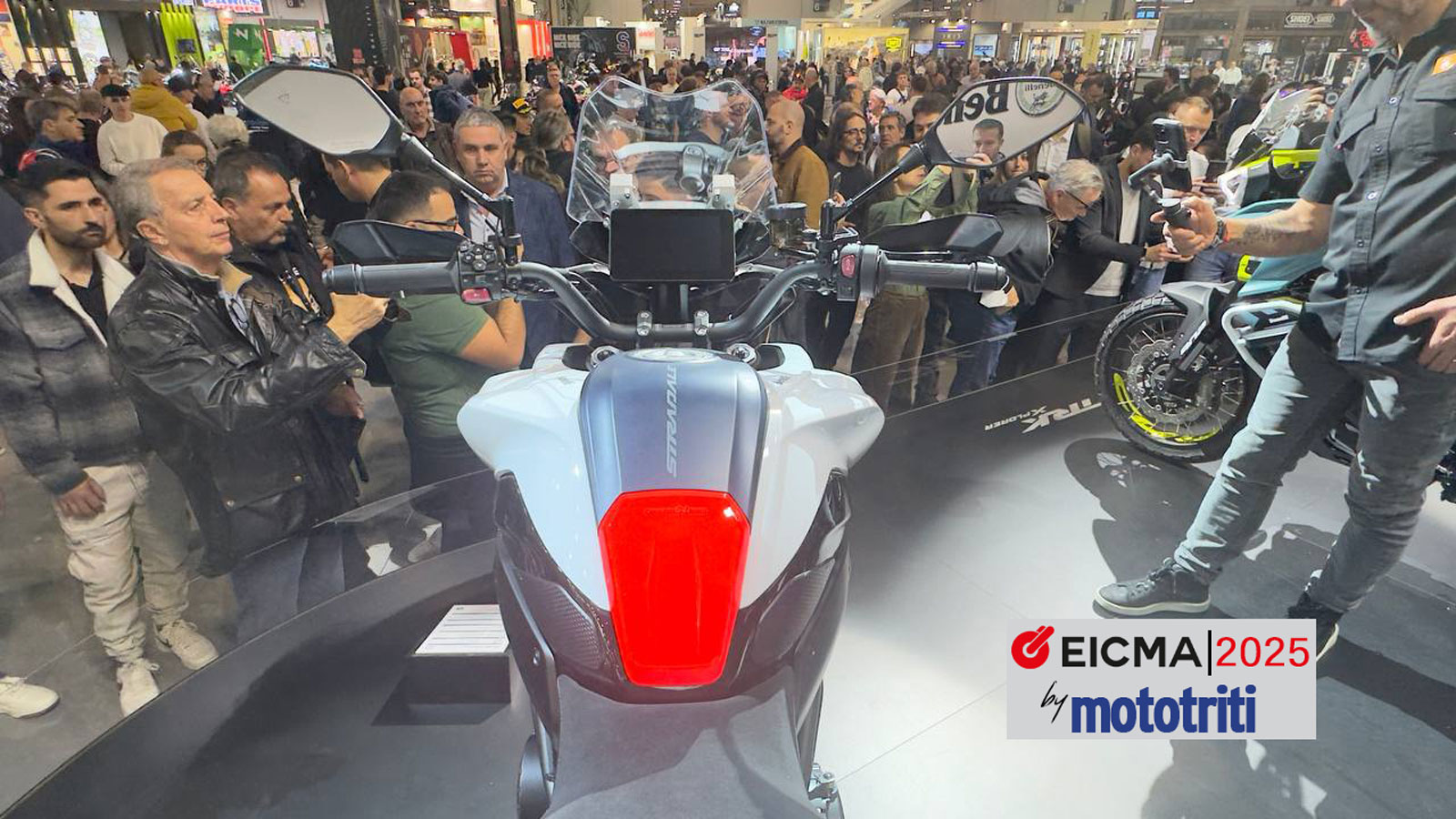  Benelli TRK 902 Stradale