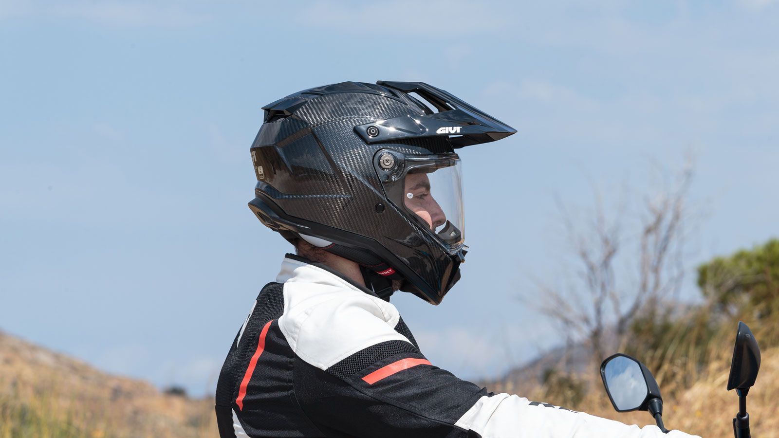 Test Givi H80.1 Carbon: Ελαφρύ Adventure κράνος με εξαιρετική αεροδυναμική