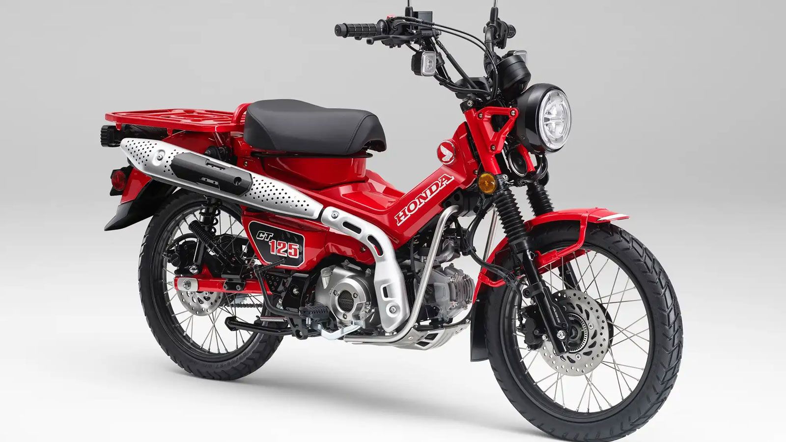 Η CT 125 κινείται από τον γνωστό 125άρη τετράχρονο μονοκύλινδρο κινητήρα της Honda, με φυγοκεντρικό συμπλέκτη και ημιαυτόματο κιβώτιο 4 σχέσεων, όπως και η Super Cub. Η διαφορά βρίσκεται στον αεραγωγό