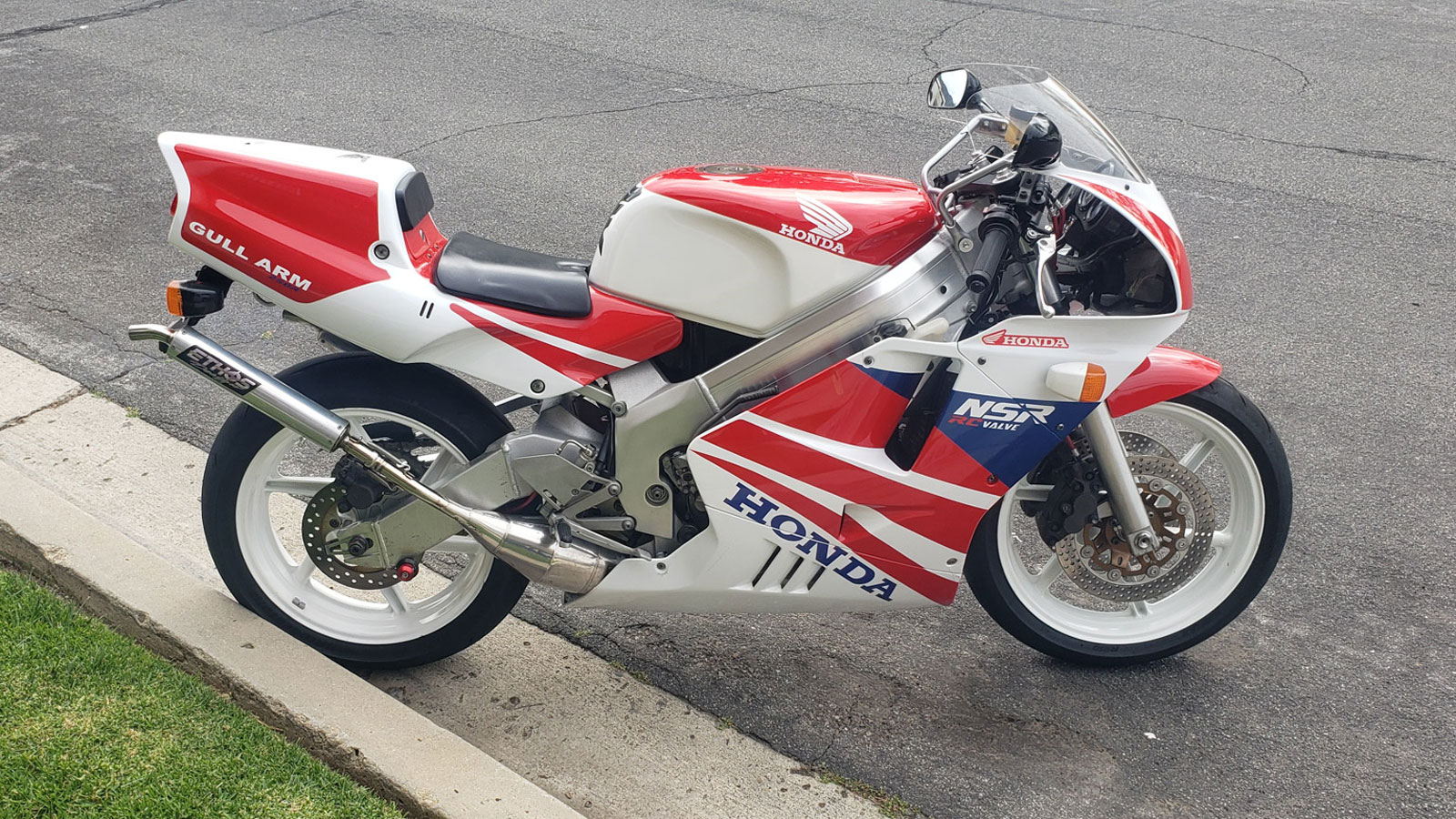 Στην έκδοση SP (Sports Production) υπήρχαν οι χρυσές ζάντες Magtek, διαφορετικά γραφικά HRC και το περίφημο Smart Card ignition, ένα πρωτοποριακό σύστημα που αποθήκευε χαρτογραφήσεις σαν σημερινό ECU.