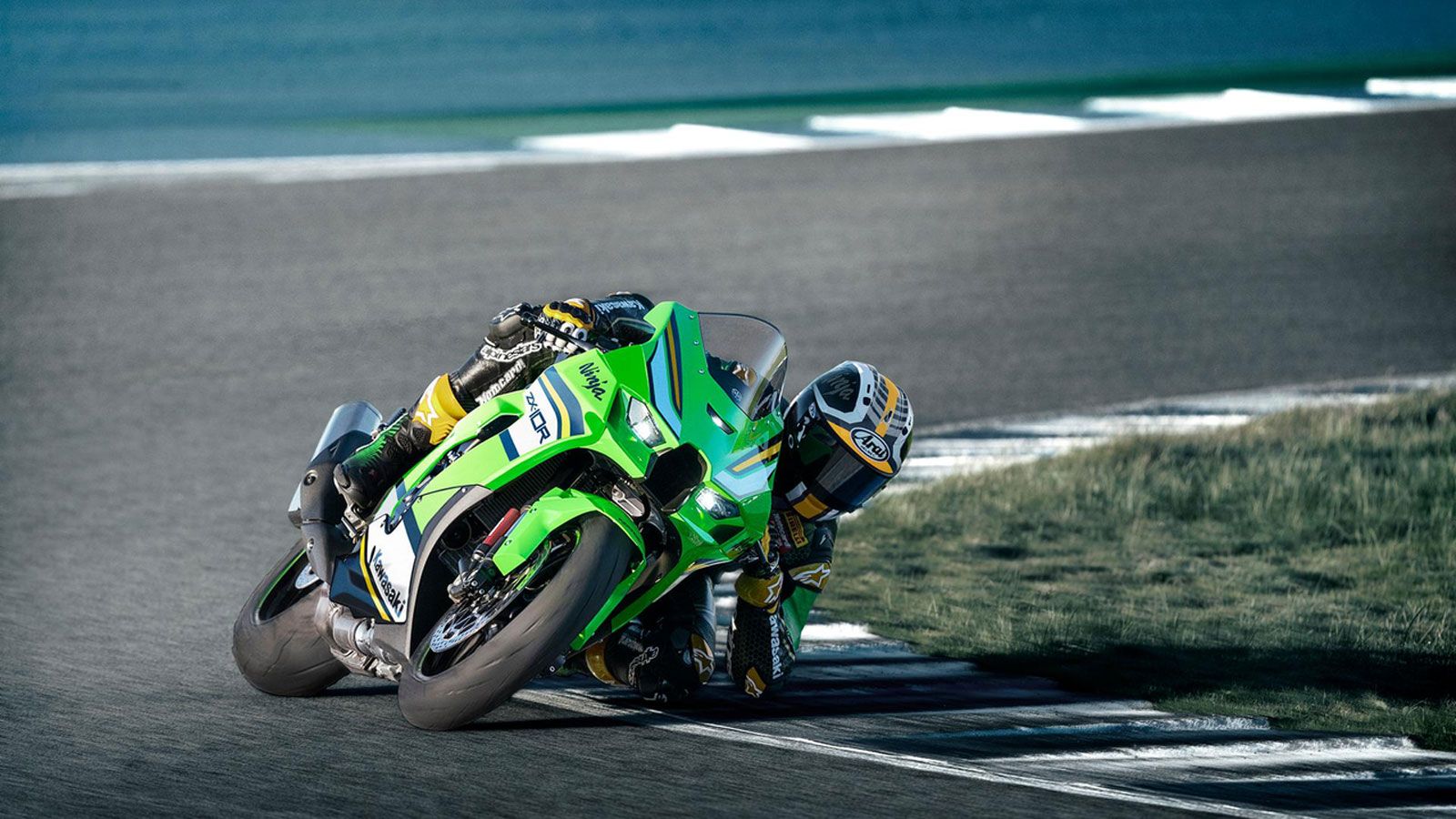 Η Kawasaki ανακοίνωσε τη γκάμα Ninja sport και supersport για το 2026, περιλαμβάνοντας τα Ninja 500, Ninja 650, ZX-4R και ZX-6R. Η ανακοίνωση συνοδεύτηκε από νέες χρωματικές επιλογές και λεπτομέρειες 