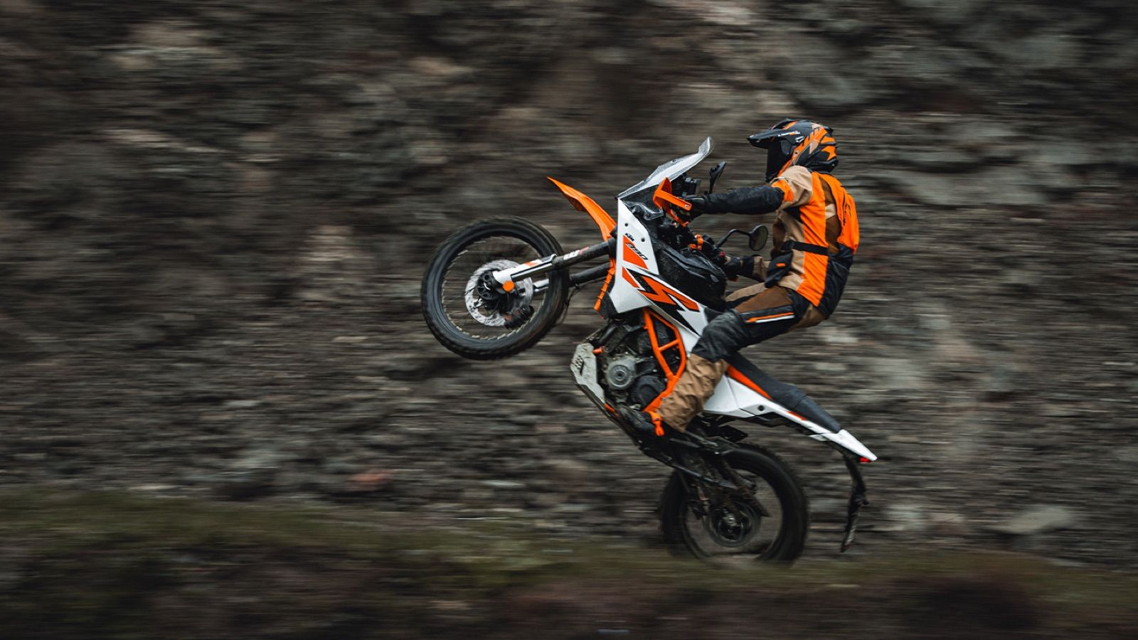 Παρουσιάστηκε: KTM 390 Adventure R 2025 με περισσότερη ισχύ και ακόμα πιο χωμάτινο