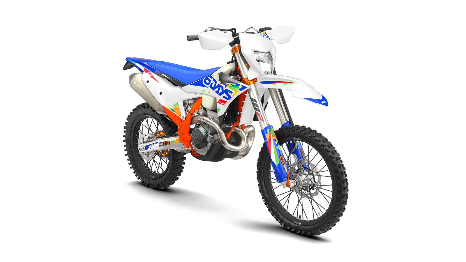 Πρόκειται για πέντε enduro μοντέλα που βασίζονται στη νέα σειρά KTM Enduro 2026 και θα λανσαριστούν με αφορμή την 99η διοργάνωση του FIM International Six Days Enduro (ISDE), που θα πραγματοποιηθεί το