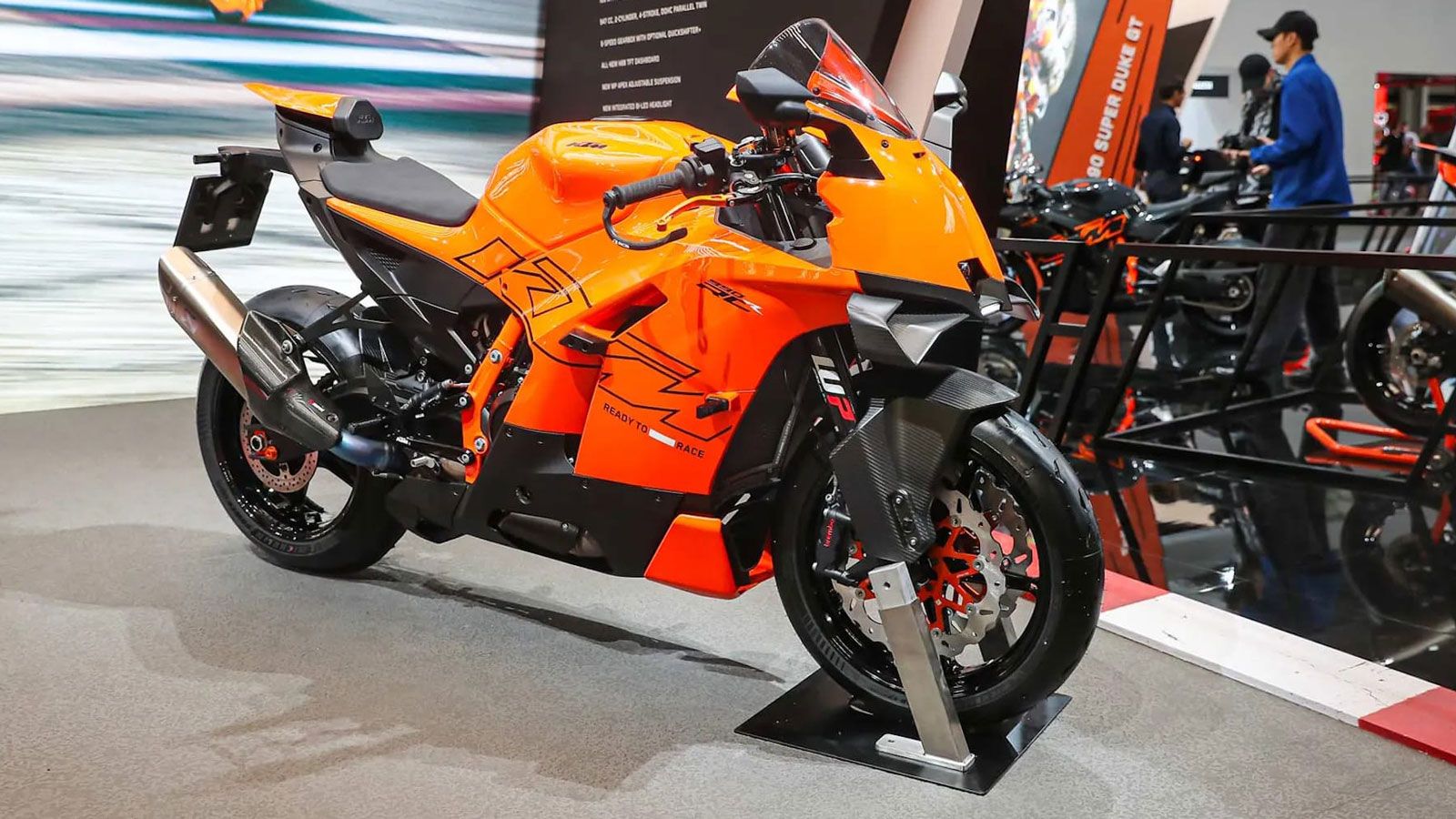 Η KTM ανακοίνωσε το ανανεωμένο χρονοδιάγραμμα για τα νέα μοντέλα που παρουσιάστηκαν στην EICMA 2024. Η αυστριακή εταιρεία επιβεβαίωσε ότι η νέα γενιά street και adventure μοτοσυκλετών θα λανσαριστεί ω