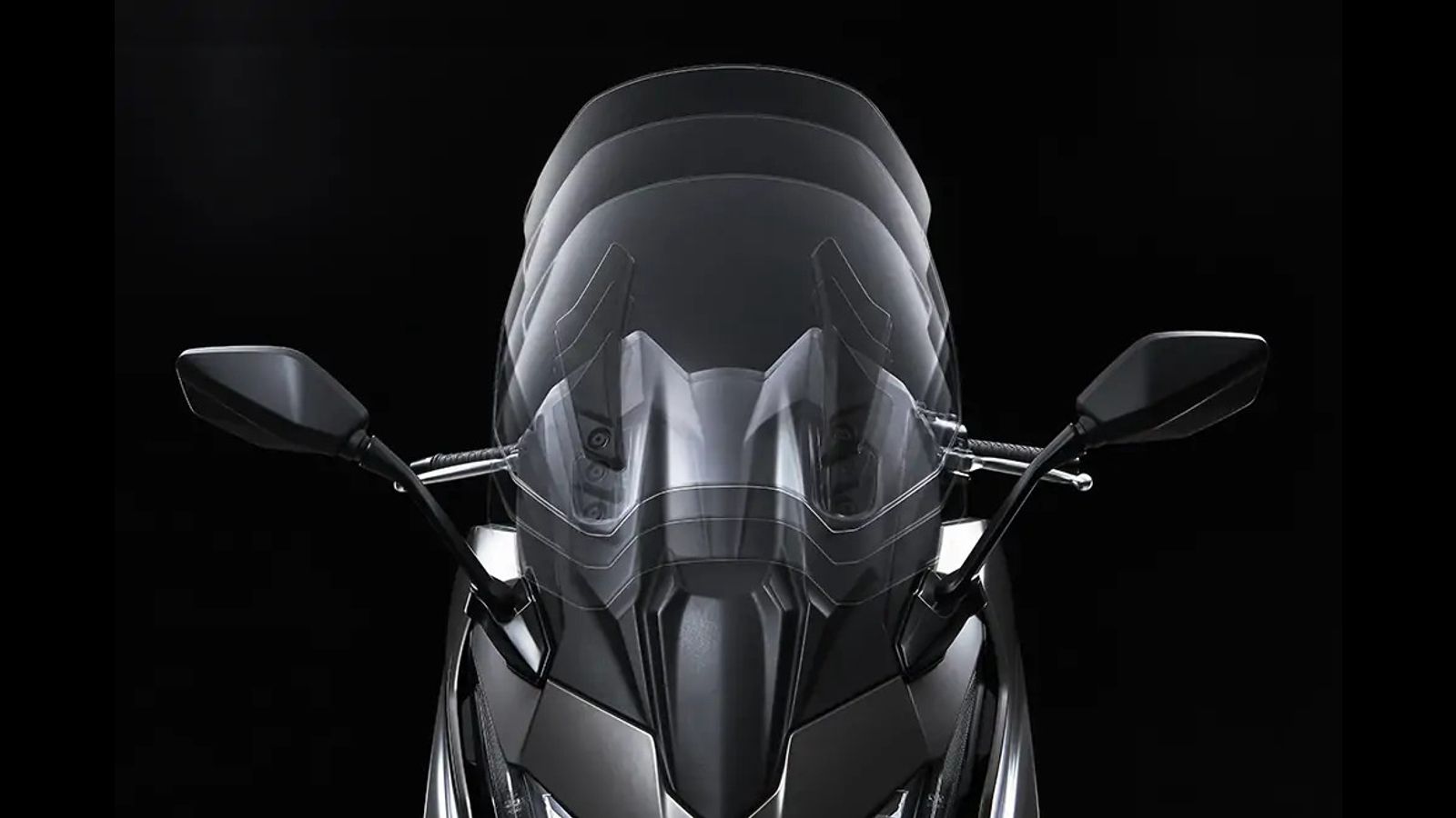 Στον στάνταρ εξοπλισμό του Kymco AK 550 Premium περιλαμβάνεται ηλεκτρικός ανεμοθώρακας