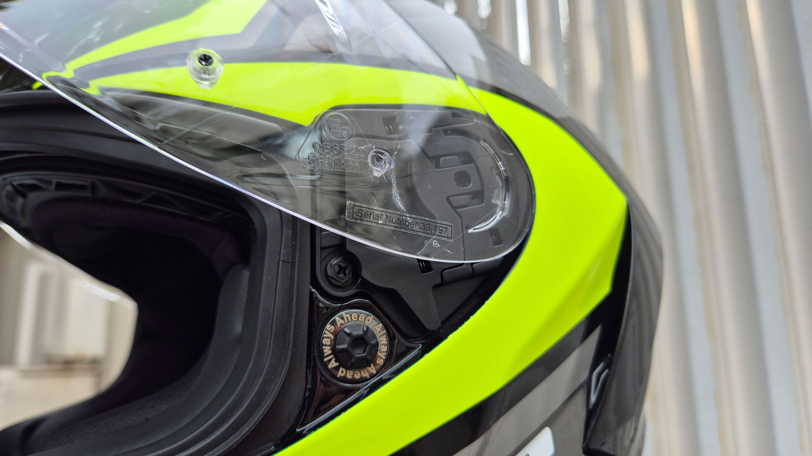 Αυτός είναι ο νέος μηχανισμός ασφάλισης της ζελατίνας του LS2 Challenger II, με Quick Release. 