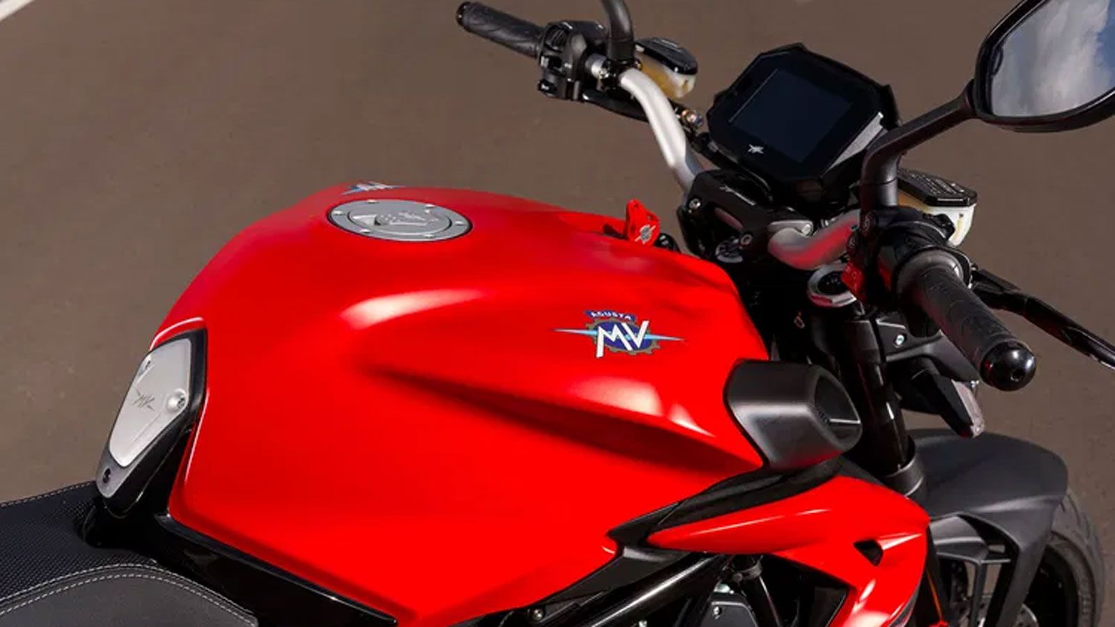 Η νέα Η νέα MV Agusta Brutale 800 2026 έρχεται να ανανεώσει την παρουσία της εταιρείας στη μεσαία κατηγορία των naked, αποτελώντας – όπως λέει η ίδια η MV Agusta – «την πιο αγνή έκφραση το