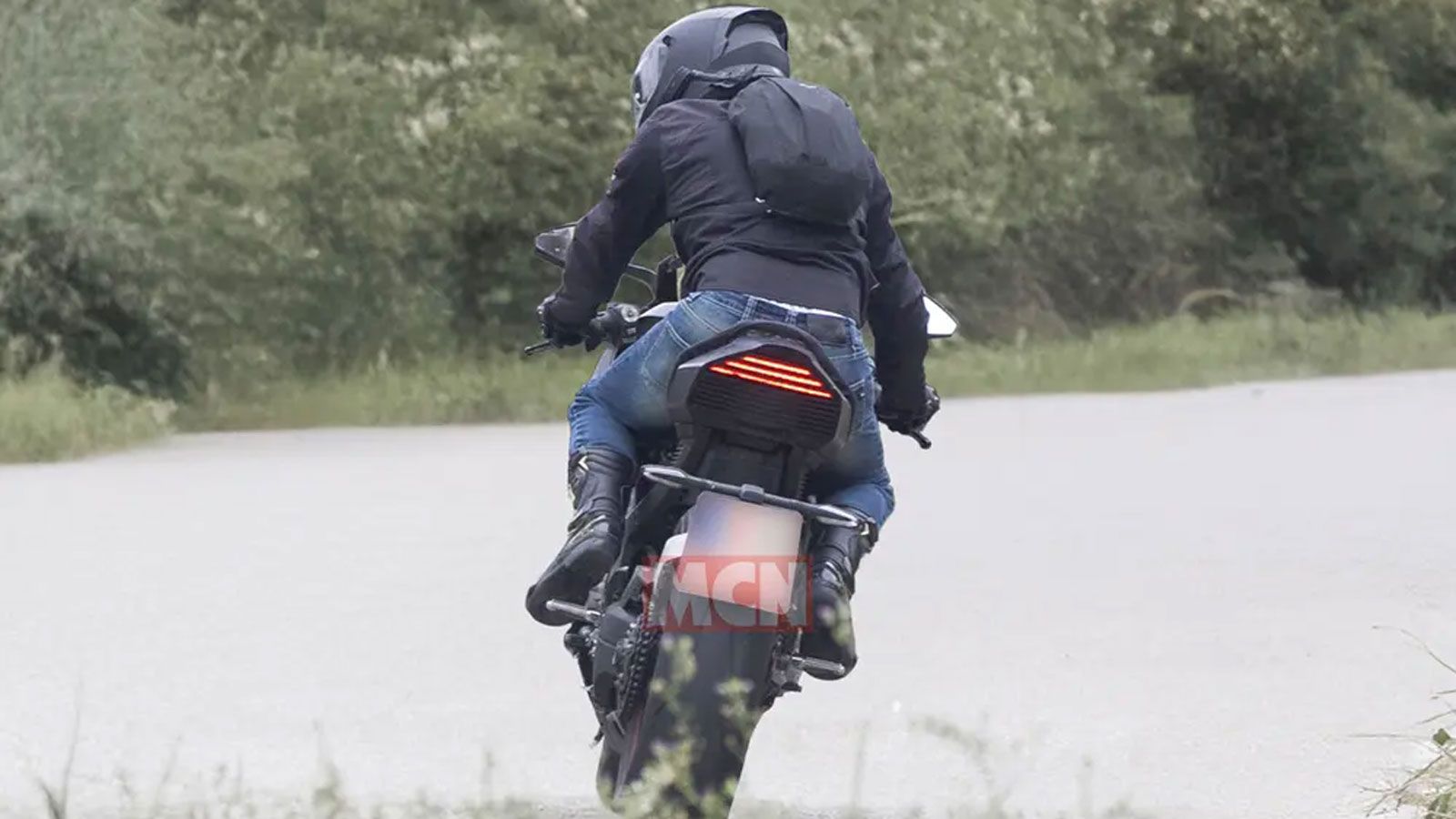 Το νέο V4 superbike είναι ένα από αυτά και αναμένεται να φέρει βελτιώσεις ώστε να πληροί τις προδιαγραφές Euro5+, καθιστώντας το ικανό για παγκόσμια διάθεση.