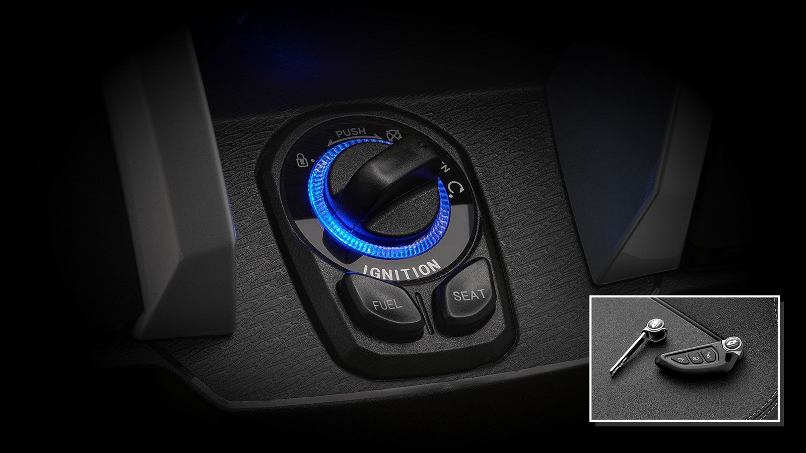 Το σύστημα Keyless εξασφαλίζει εύκολη εκκίνηση και ξεκλείδωμα της σέλας χωρίς να βγάζεις το κλειδί από την τσέπη, με δυνατότητα λειτουργίας ακόμη και όταν εξαντληθεί η μπαταρία του πομπού.