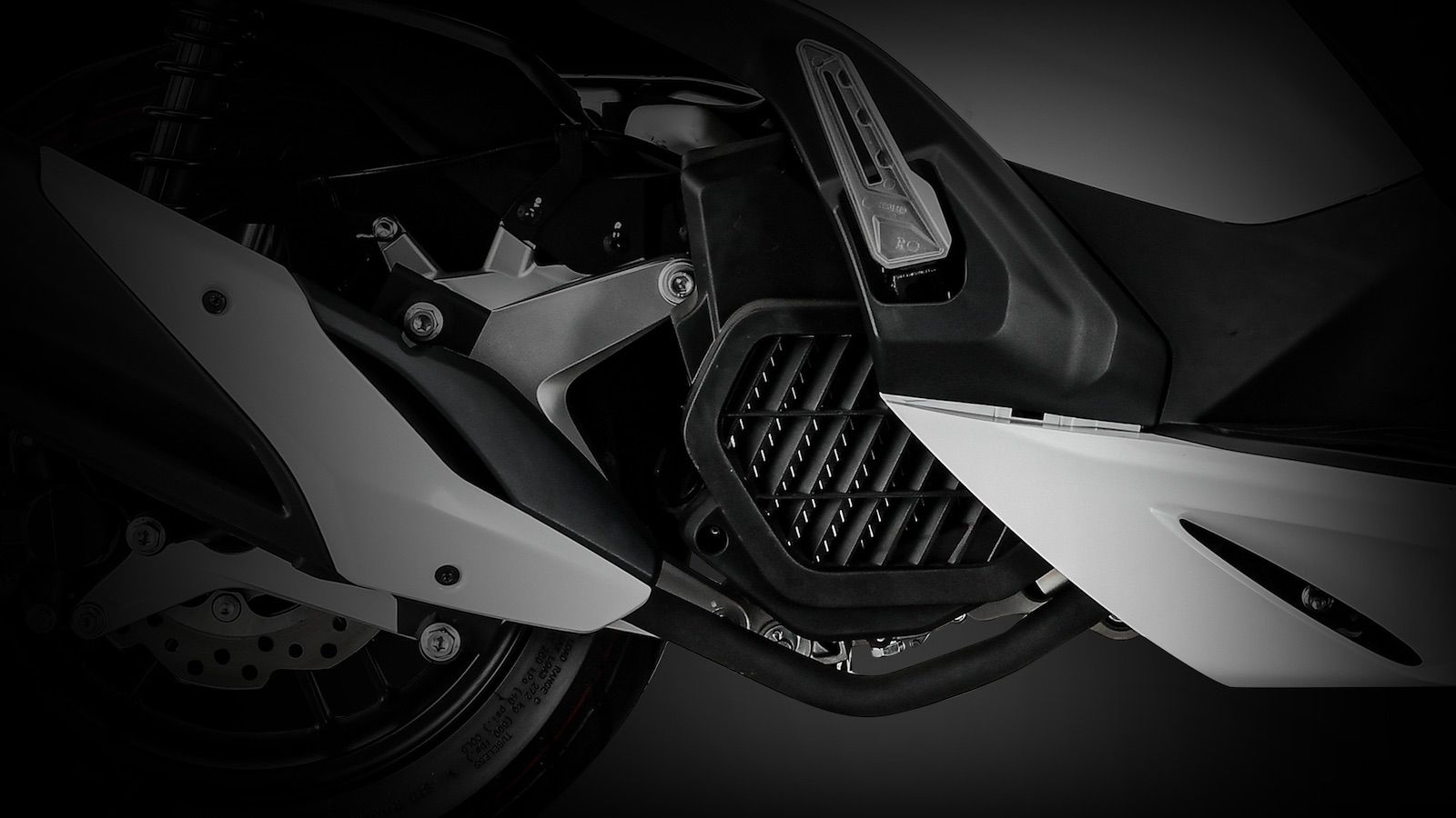QJMotor MTX 125 ABS/TCS TOP-BOX: Υβριδικό με top box και κάμερα