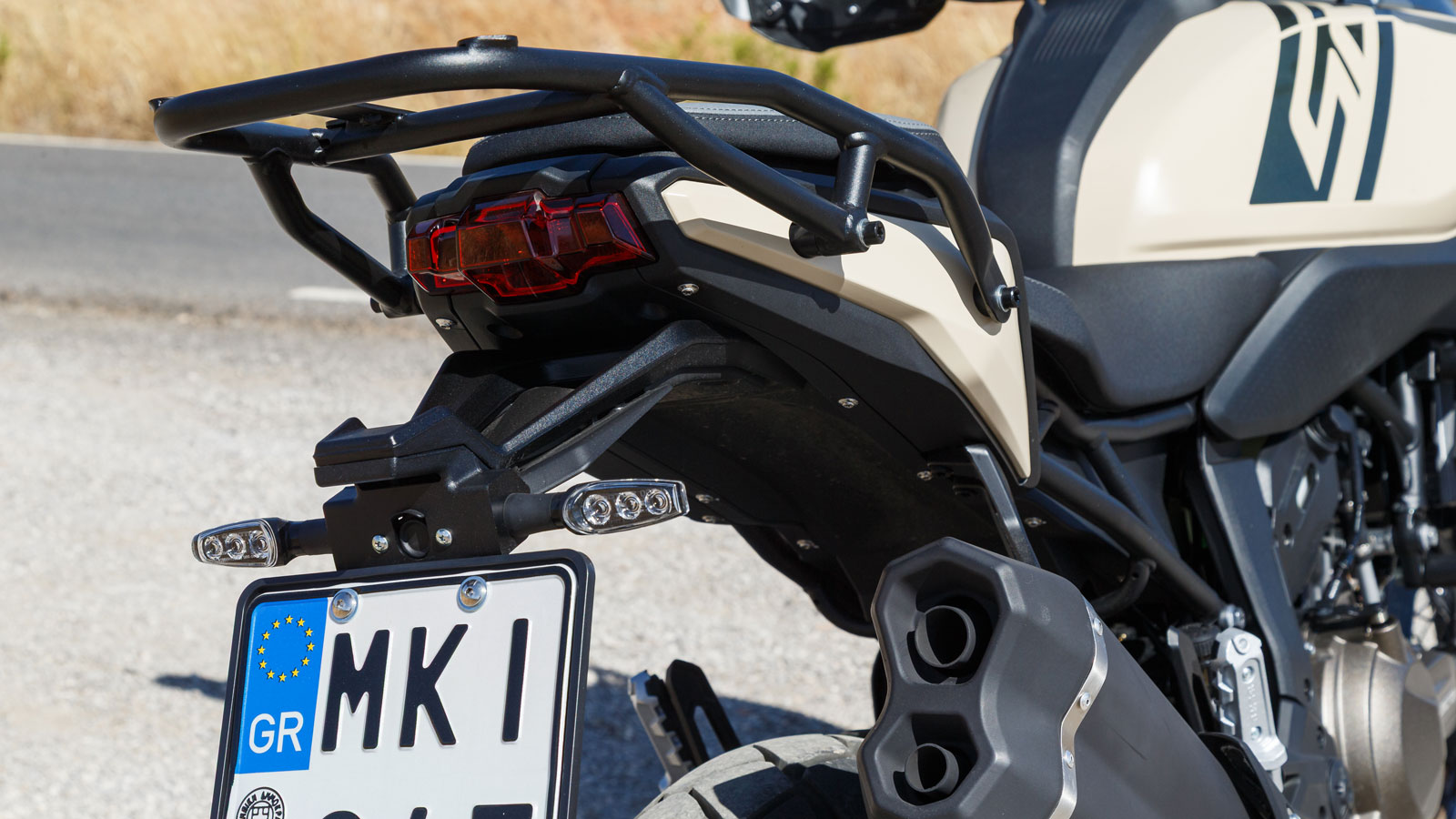 Λεπτομέρεια, που επίσης μας άρεσε είναι πως το τελικό της εξάτμισης είναι σε μαύρο ματ χρώμα, ξεφεύγοντας από την ασφαλή λύση του «ασημί»