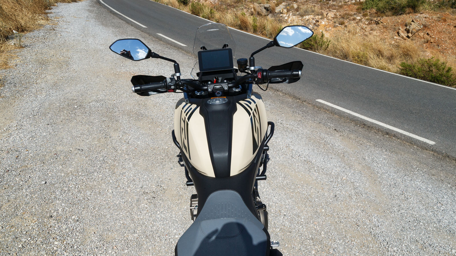 Εργονομικά, η SRT 600SX θυμίζει το 550S, τον προκάτοχο της, έχοντας όμως δεχτεί σημαντικές αλλαγές. 