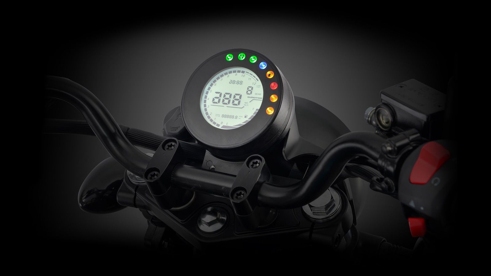 QJMotor SRV 125 ABS: Ρετρό με αυτονομία που σε βγάζει όλη την εβδομάδα