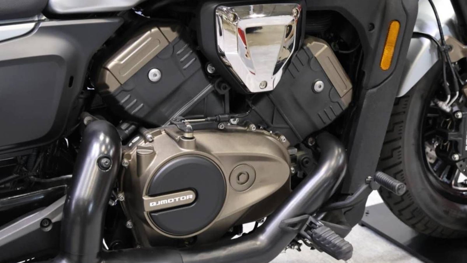 QJMOTOR SRV600V: Με κινητήρα V4 ευχόμαστε να το δούμε στην Ευρώπη