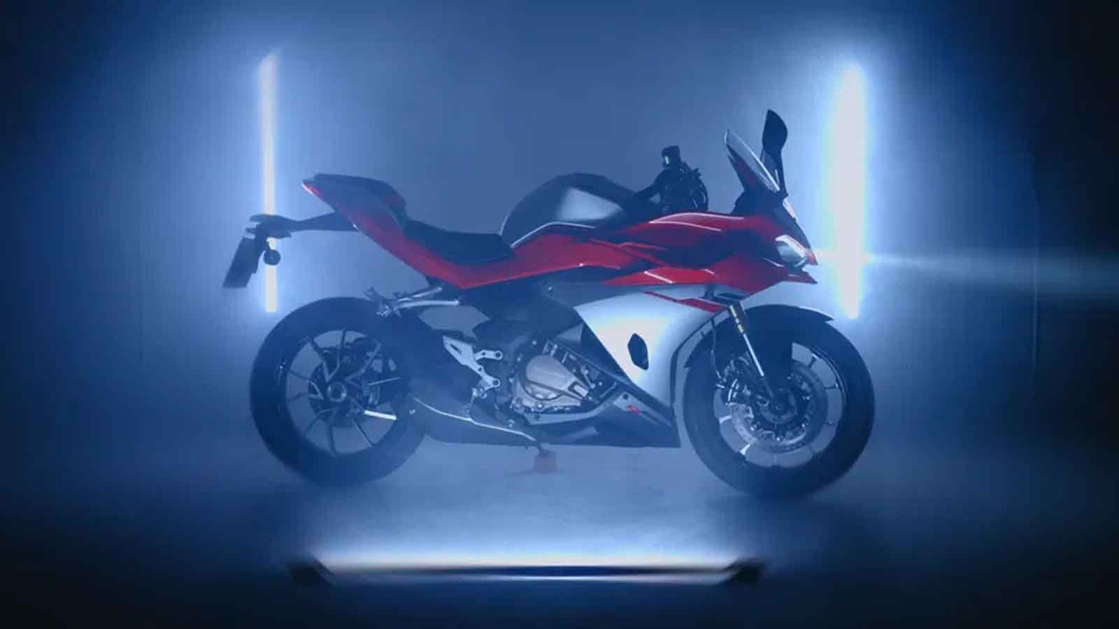 Το μεγάλο ατού της SRK 500 RA είναι η προηγμένη λειτουργία του αυτόματου κιβωτίου, το οποίο μπορεί να προσαρμόζεται στις συνήθειες οδήγησης του κάθε χρήστη.