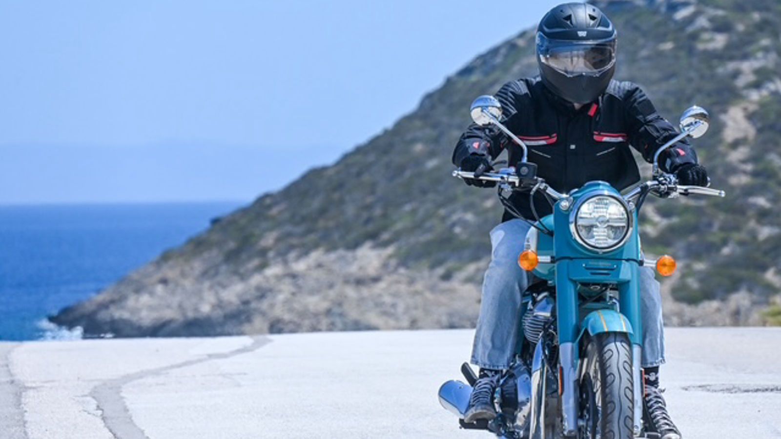 Την 30η Ιουλίου, η Muvus, σε συνεργασία με την ομάδα ΕΜΕΑ (Europe, Middle East, and Africa) Marketing της Royal Enfield, πραγματοποίησε διπλή παρουσίαση στην Ελλάδα