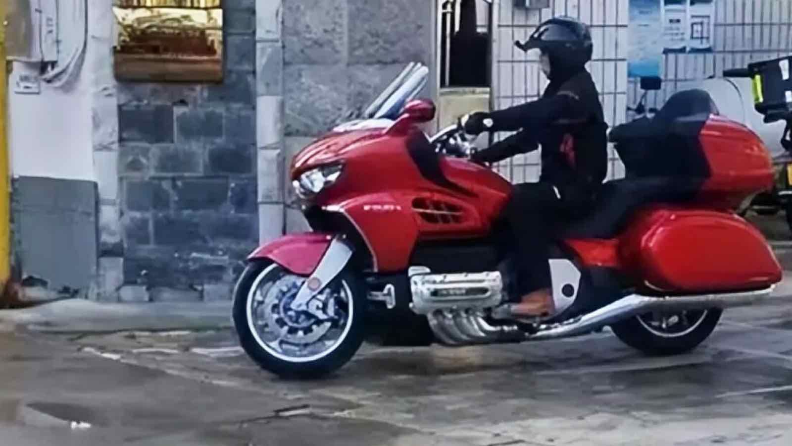 Souo S 2000: Boxer 8-κύλινδρη από Κίνα ―τι άλλο θα δούμε;