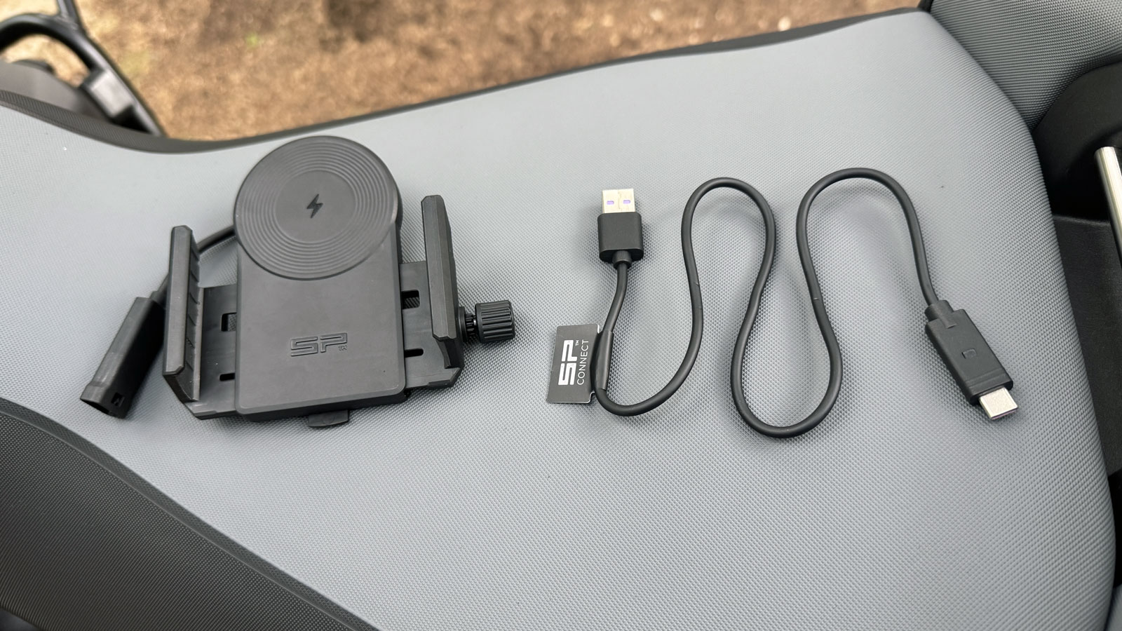 Test βάση ασύρματης φόρτισης SP Connect: Η φόρτιση δεν ήταν ποτέ πιο εύκολη