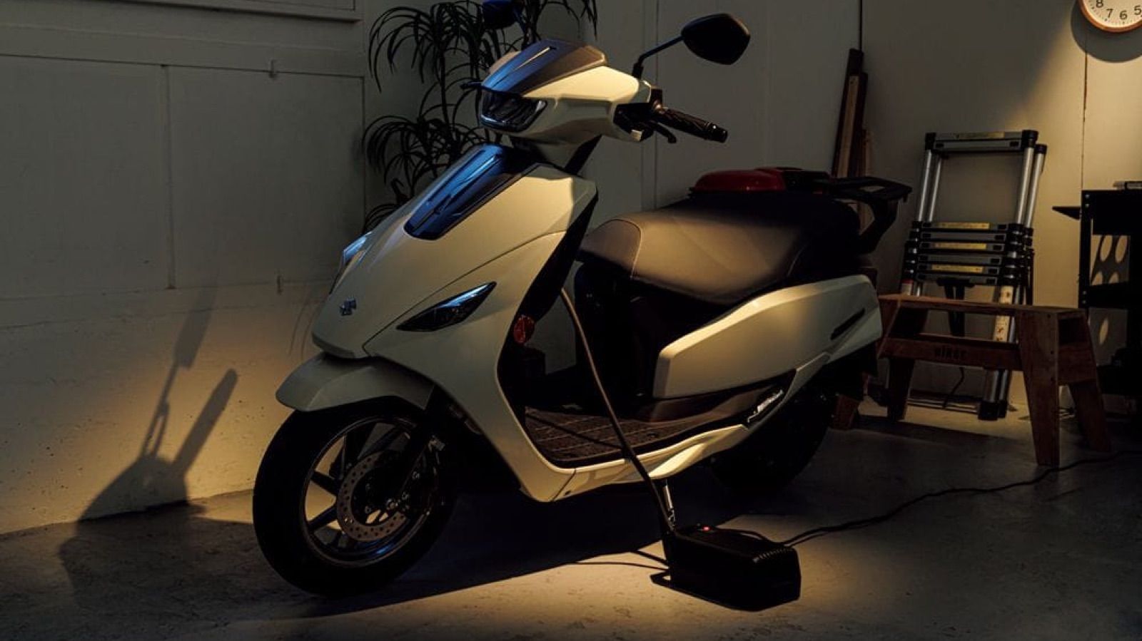 Suzuki e-Address: Ηλεκτρικό με χώρο αποθήκευσης και φόρτιση μέσω Power Bank