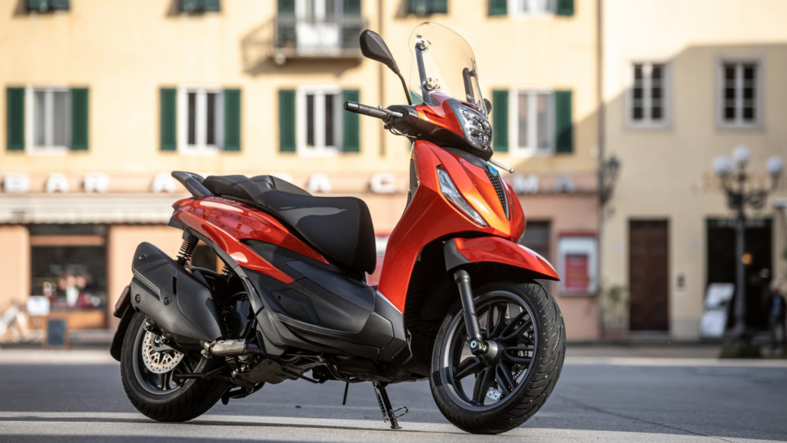 6 Μεσαία scooter με αυτονομία πάνω από 300 χιλιόμετρα 