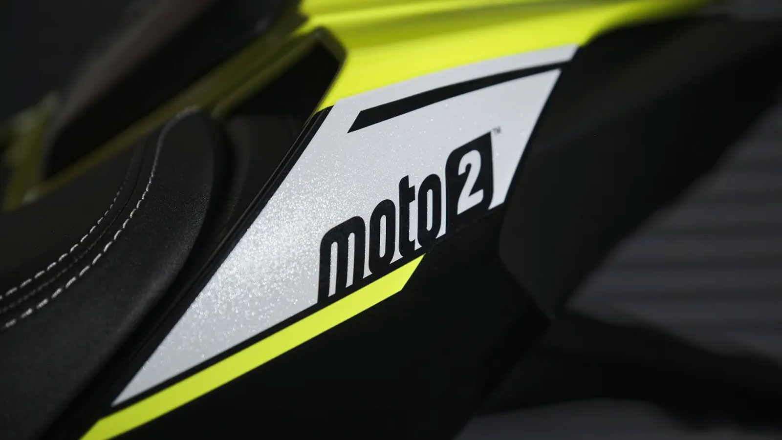 Η Moto2 Edition αναμένεται να είναι η πιο premium εκδοχή της γκάμας, συνεχίζοντας την παράδοση που ξεκίνησε το 2023 και το 2024. Οι προηγούμενες Moto2 Editions είχαν clip-on τιμόνια, ανθρακονημάτινα κ