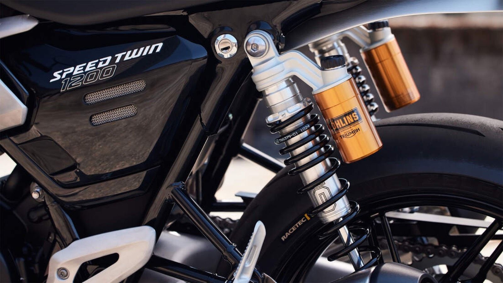 Triumph Speed Twin 1200: Ταχύτερη με 105 ίππους και έκδοση RS με Ohlins