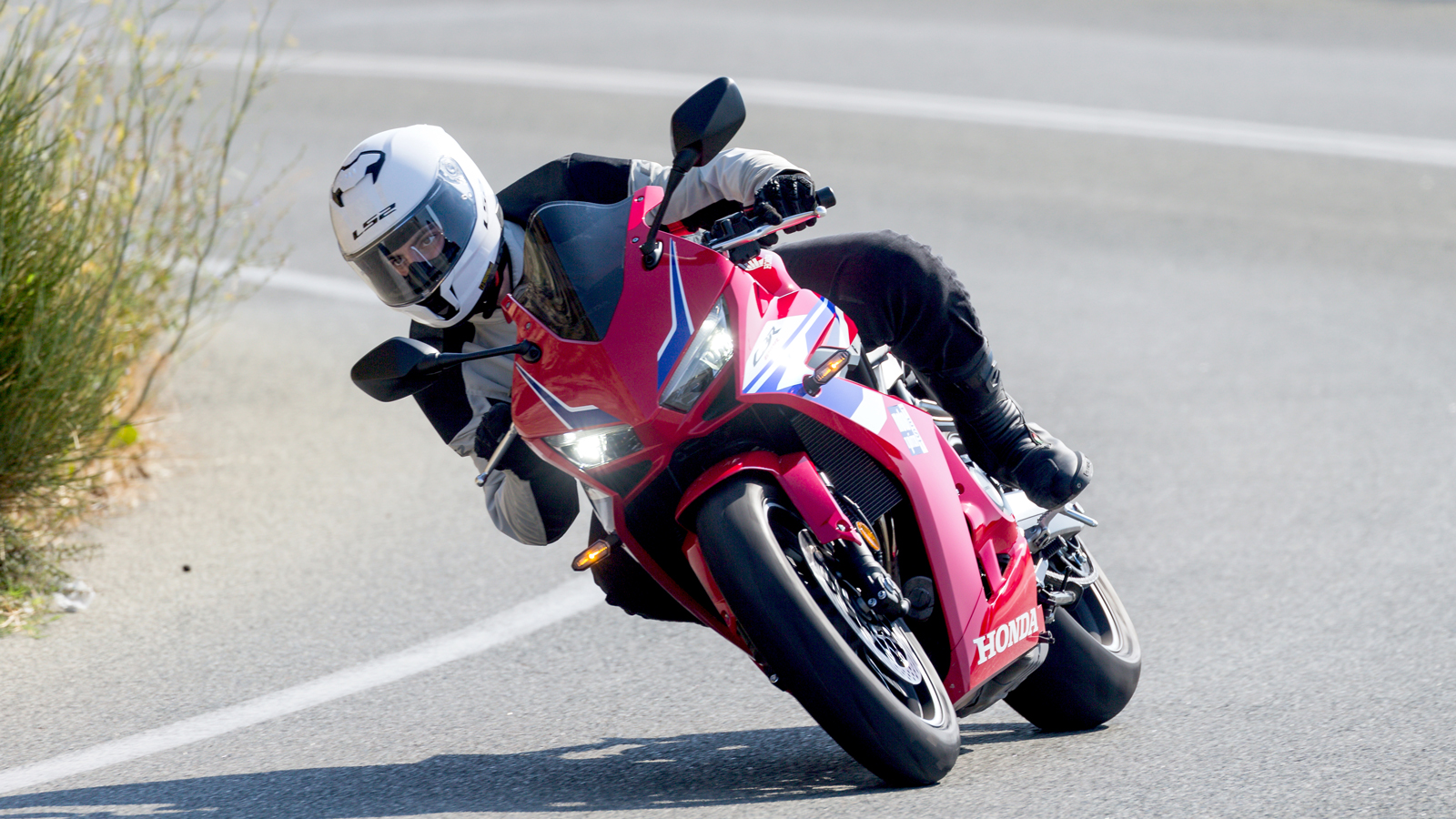 Honda CBR 650R E-Clutch - Υποψήφια για Best Moto by LS2