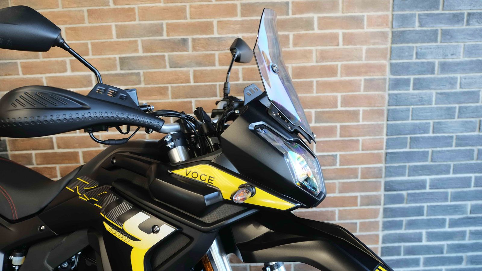 Voge 300 rally Black Knight