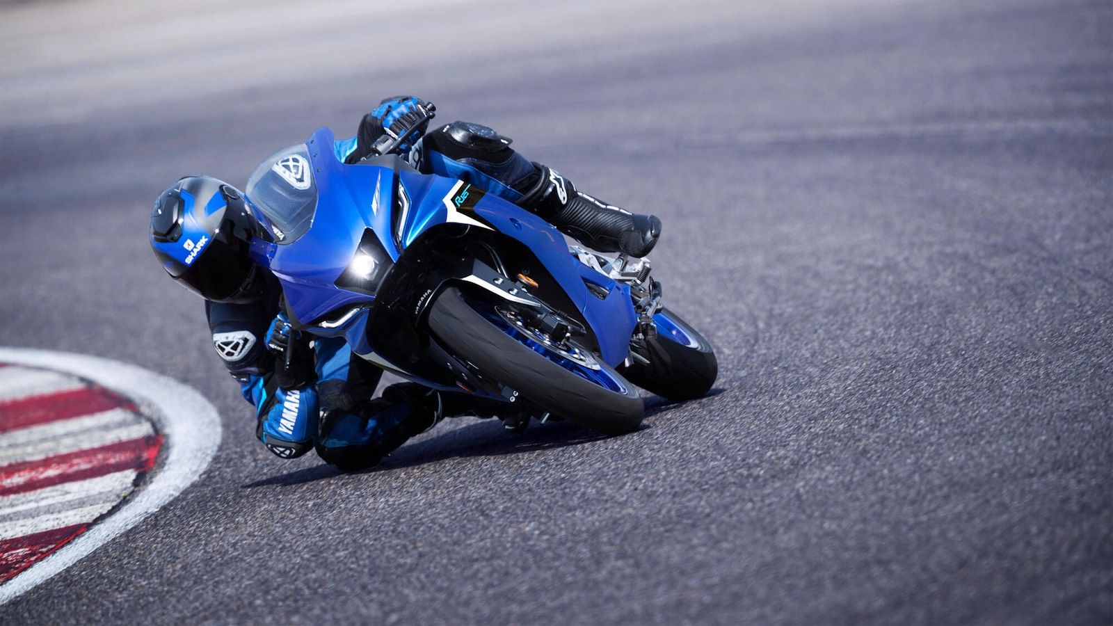 Υamaha R125 2025: Μέτρηση κλίσης, νέα χρώματα και Euro5+