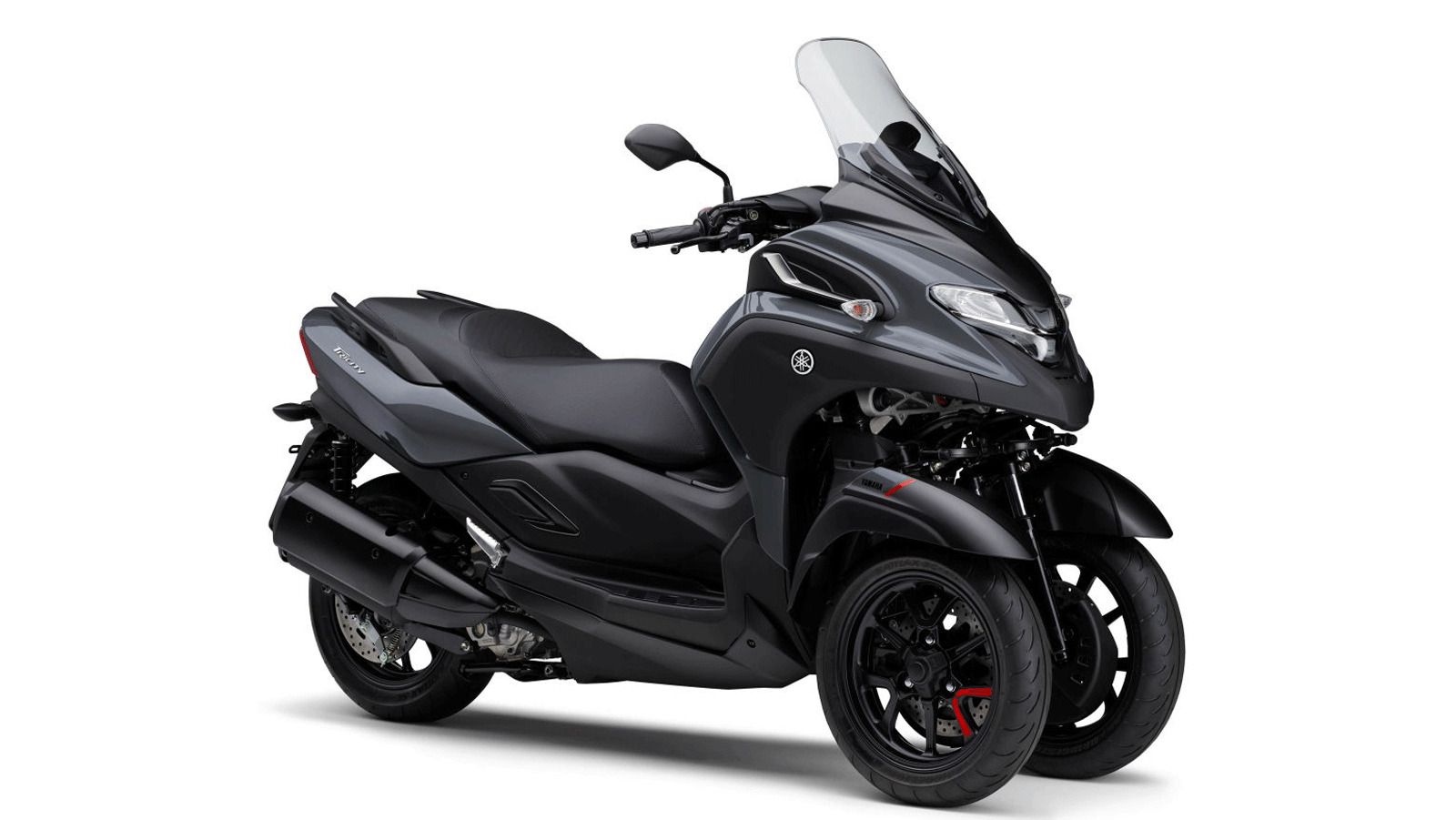 Το Tricity 300 είναι το πρώτο μοντέλο LMW της Yamaha που υιοθέτησε γεωμετρία διεύθυνσης Ackermann, προσφέροντας φυσική και προβλέψιμη αίσθηση στις στροφές.