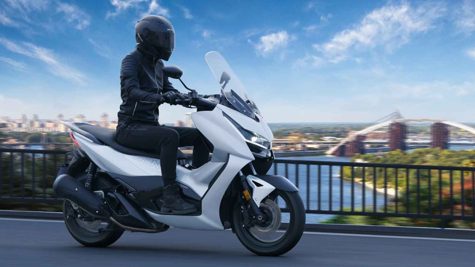 Το Zontes D350 εξοπλίζεται με τετράχρονο, υγρόψυκτο μονοκύλινδρο κινητήρα 349 κυβικών εκατοστών