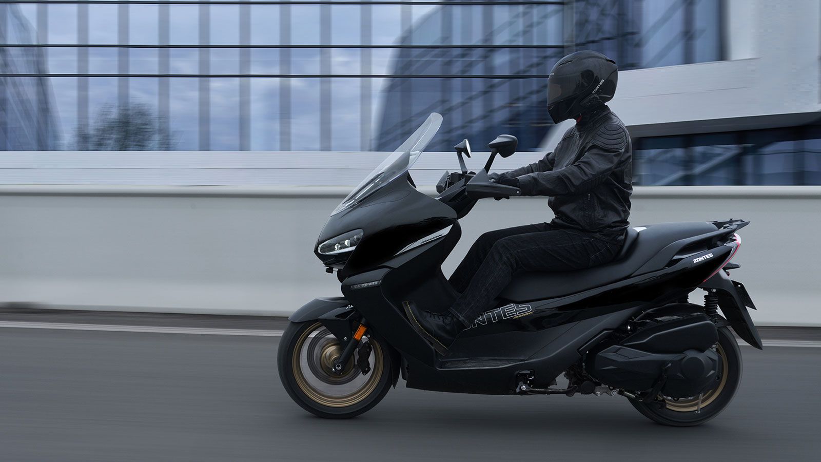 Το Zontes K368 εφοδιάζεται με έναν τετραβάλβιδο, υγρόψυκτο κινητήρα 368 κυβικών εκατοστών που αποδίδει 39 ίππους στις 7.500 σ.α.λ. και 40 Nm ροπής στις 6.000 σ.α.λ.. 