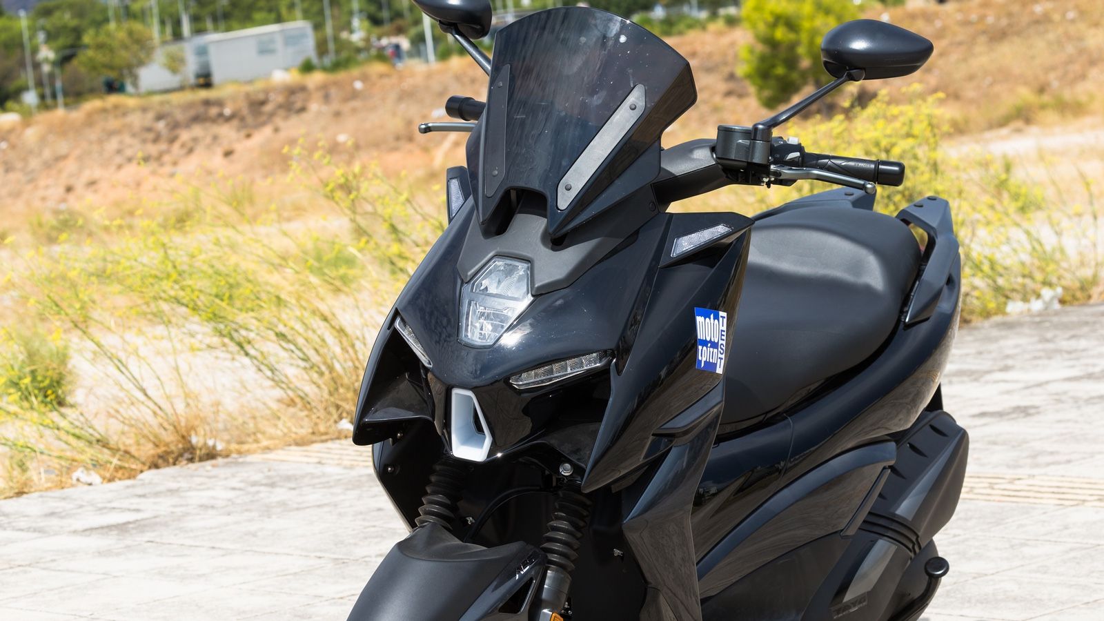 Transformer, διαστημόπλοιο ή απλά εκκεντρικό, το σίγουρο είναι ότι ο προβολέας αφενός ξεχωρίζει και αφετέρου κάνει πολύ καλά τη δουλειά του.
