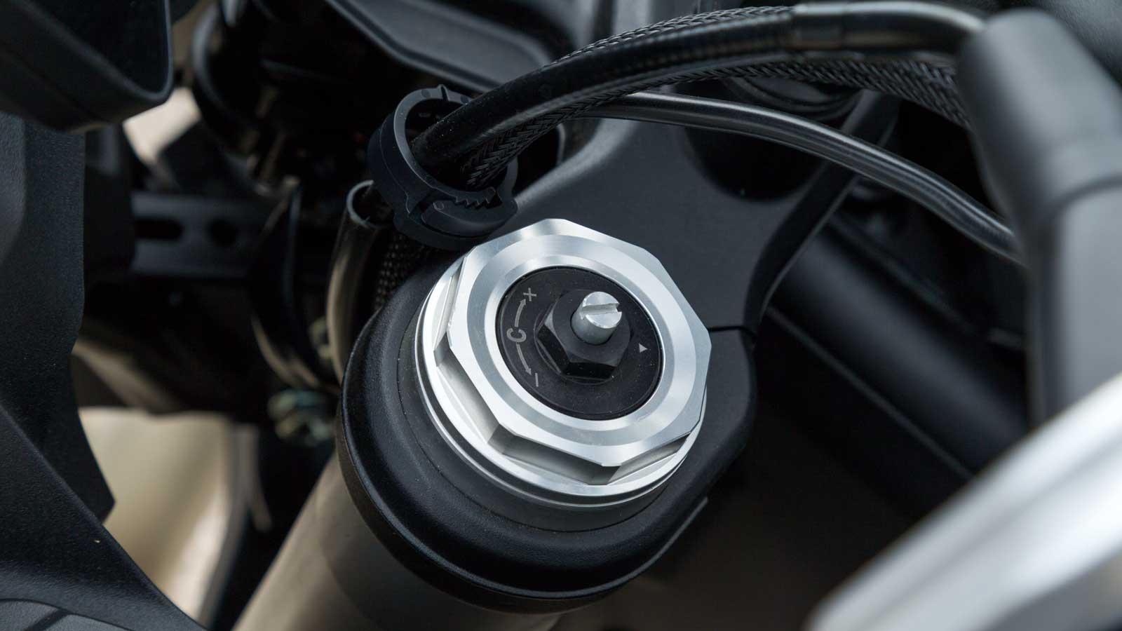 QJMOTOR SRT 550S/SX – Υπερεξοπλισμένο Α2 Adventure 