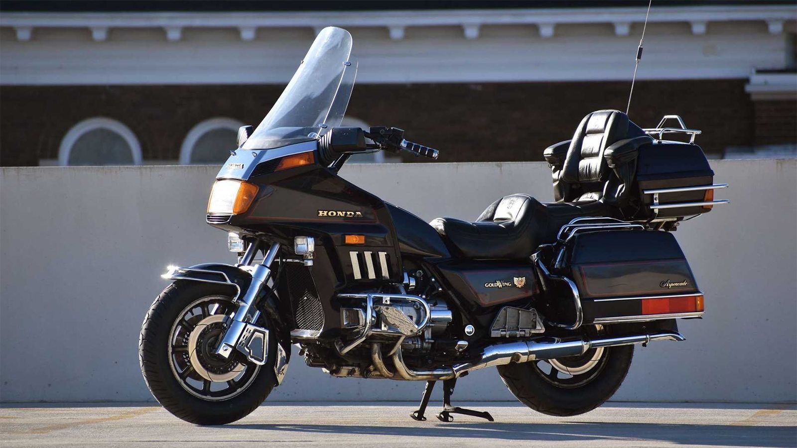 Η τρίτη γενιά, ονόματι GL1200.