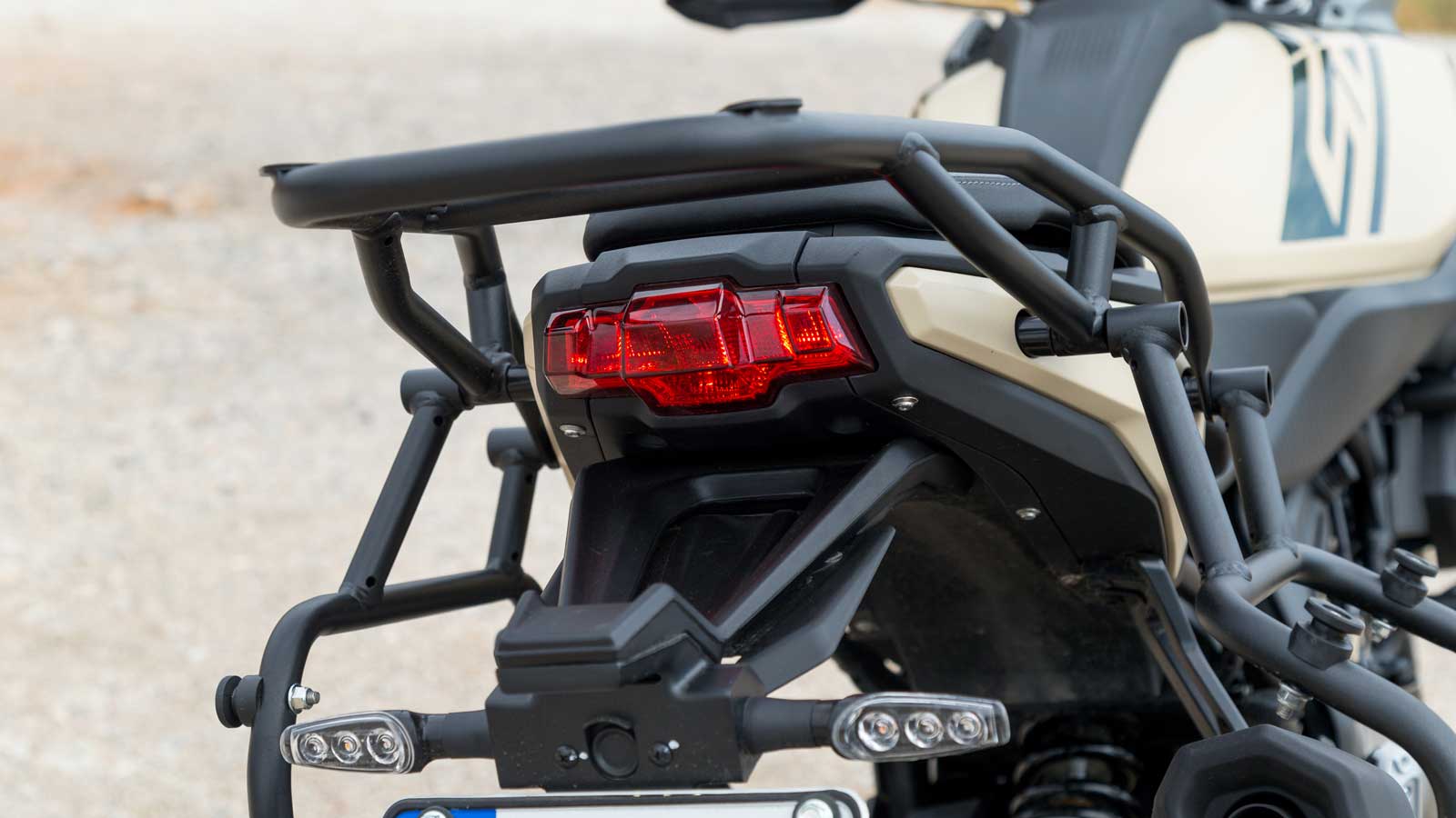 QJMOTOR SRT 550S/SX – Υπερεξοπλισμένο Α2 Adventure 