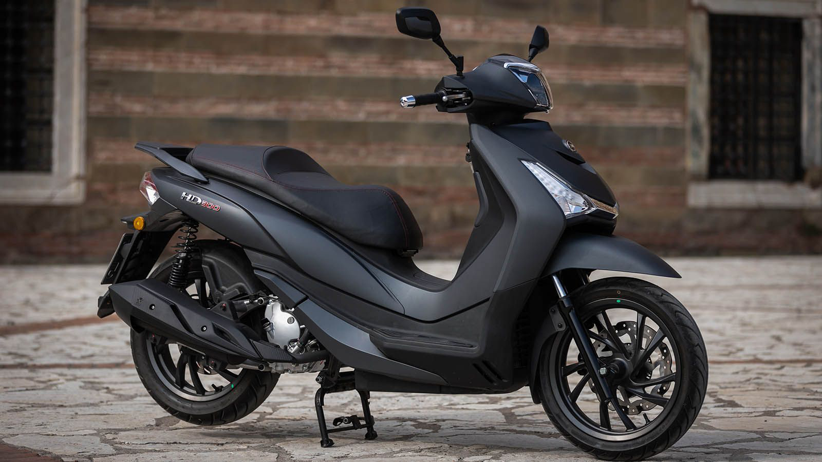 Sym HD 300: Αξιόπιστος Κινητήρας F4 & 16 ιντσών τροχοί  