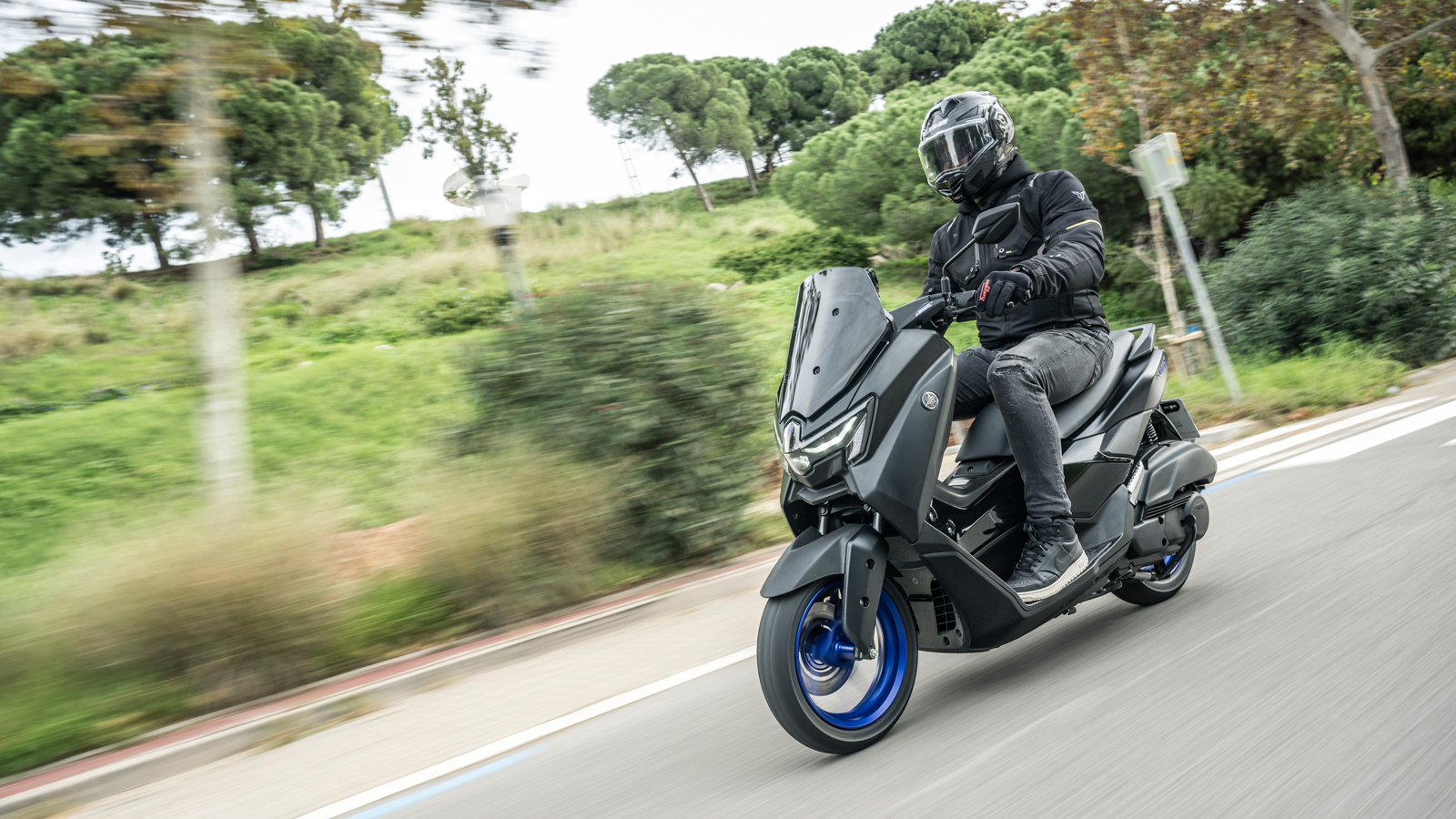 Yamaha NMAX 125 2025: Ακόμα εξυπνότερο με νέα ηλεκτρονικά και αναρτήσεις