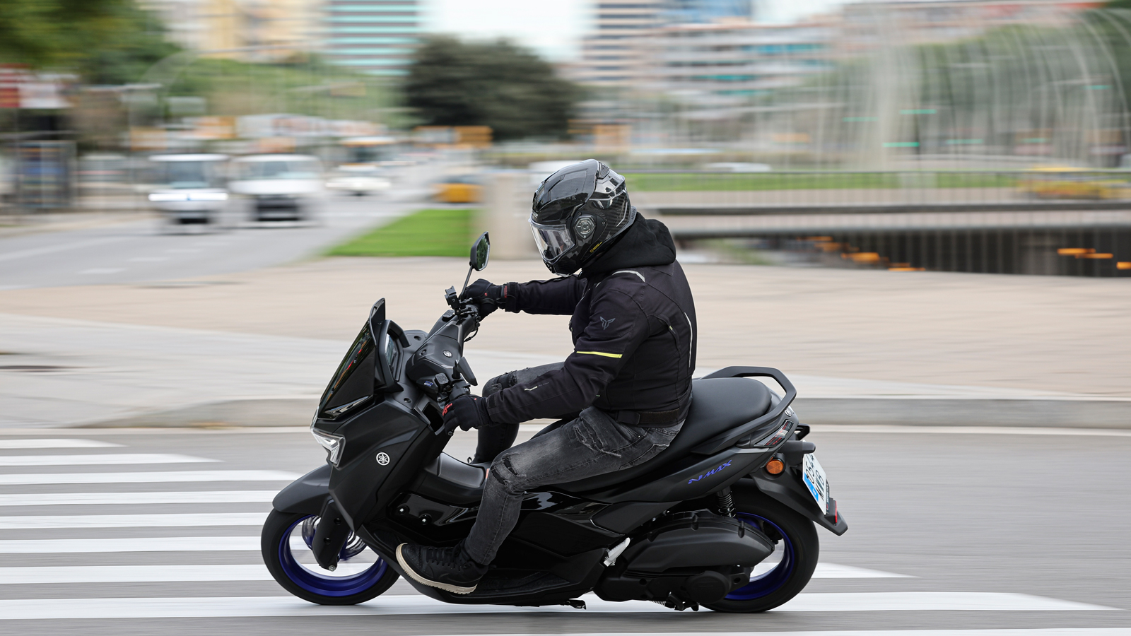 Yamaha NMAX 125 2025: Ακόμα εξυπνότερο με νέα ηλεκτρονικά και αναρτήσεις