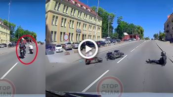 VIDEO: Μοτοσυκλετιστής εμβολίζει αναβάτη scooter 