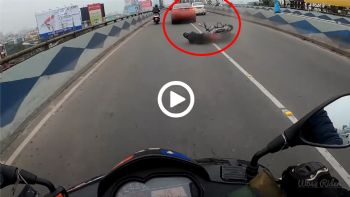 VIDEO: Βιαστικός τρόμπας με αυτοκίνητο ρίχνει κάτω scooter