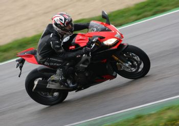 ��������: Aprilia RSV4