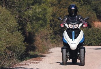 ������ ���������: Piaggio MP3 300 Yourban LT